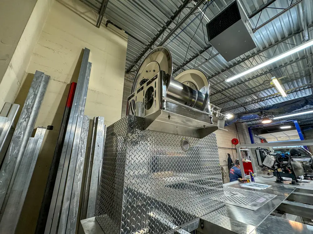 Side view of apparatus during shop assembly, photo 192 of 303.